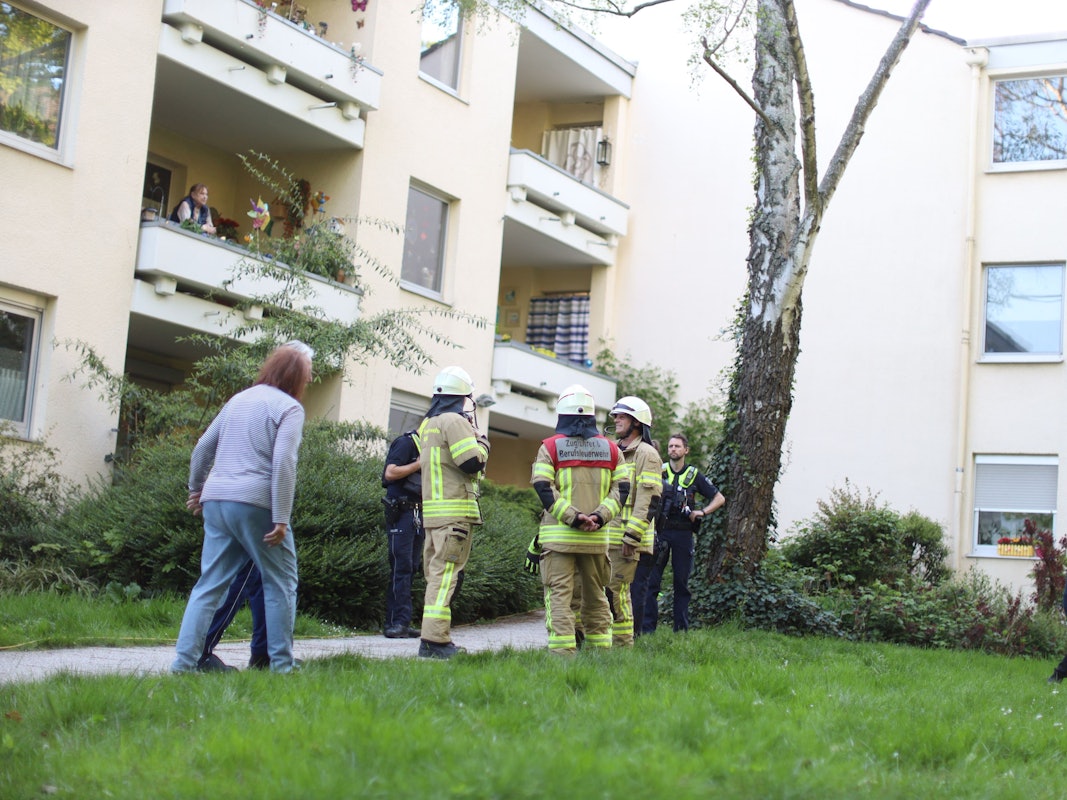 In Köln-Longerich kam es in einem Mehrfamilienhaus zu einem Brand. Eine Person musste gerettet werden.