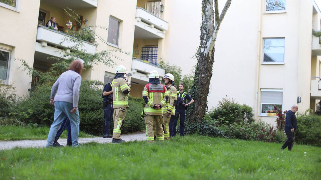 In Köln-Longerich kam es in einem Mehrfamilienhaus zu einem Brand. Eine Person musste gerettet werden.