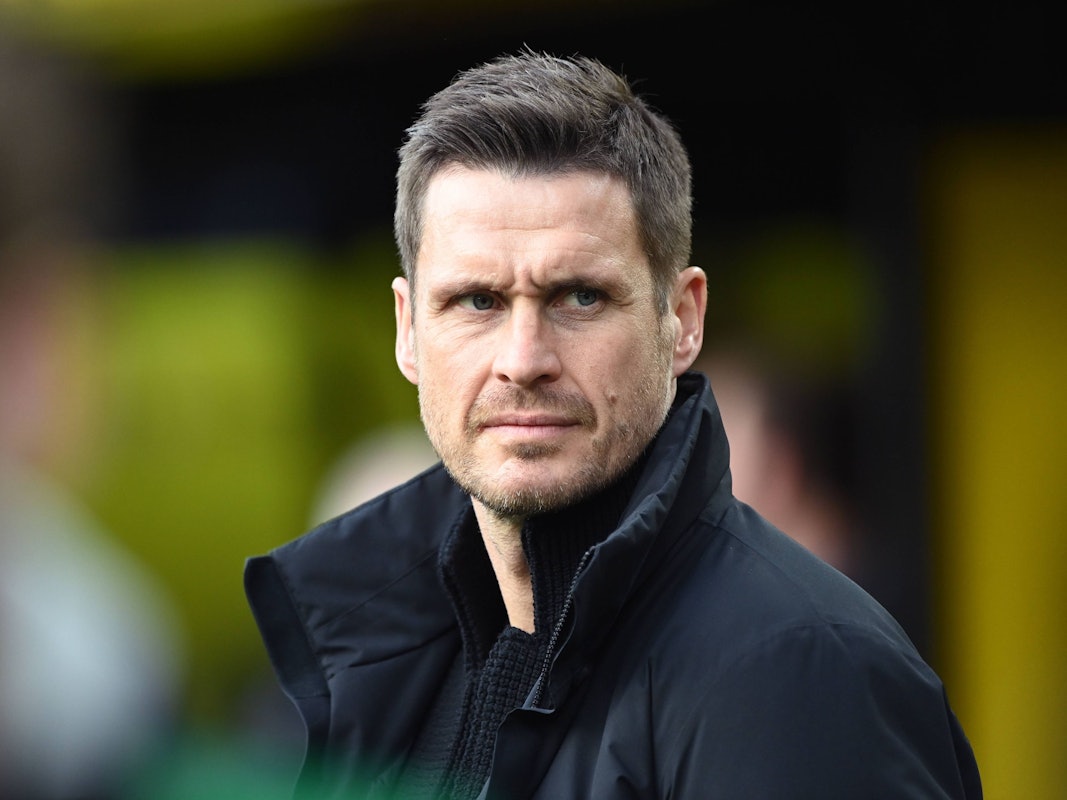 Sebastian Kehl steht im Stadion.