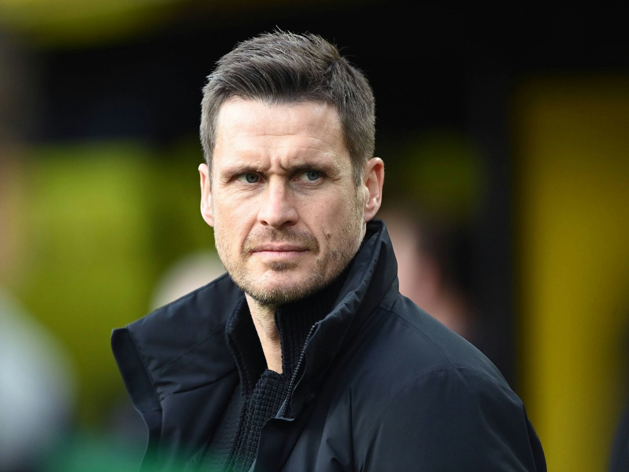 Sebastian Kehl steht im Stadion.