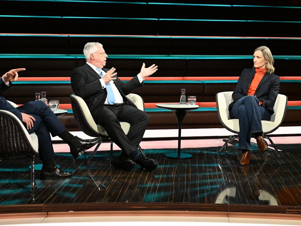 CDU-Politiker Jürgen Hardt (Mitte) machte sich am Dienstag für Israel stark, während Nahost-Expertin Kristin Helberg deutsche Waffenlieferungen verurteilte. (Bild: ZDF / Cornelia Lehmann)