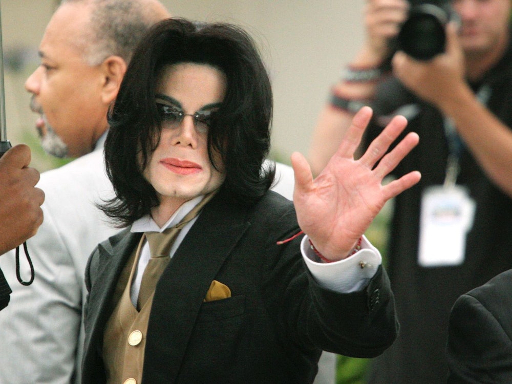 Michael Jackson stand in mehreren Prozessen wegen angeblichen Kindesmissbrauchs vor Gericht. (Bild: Christina Barany/Getty Images)