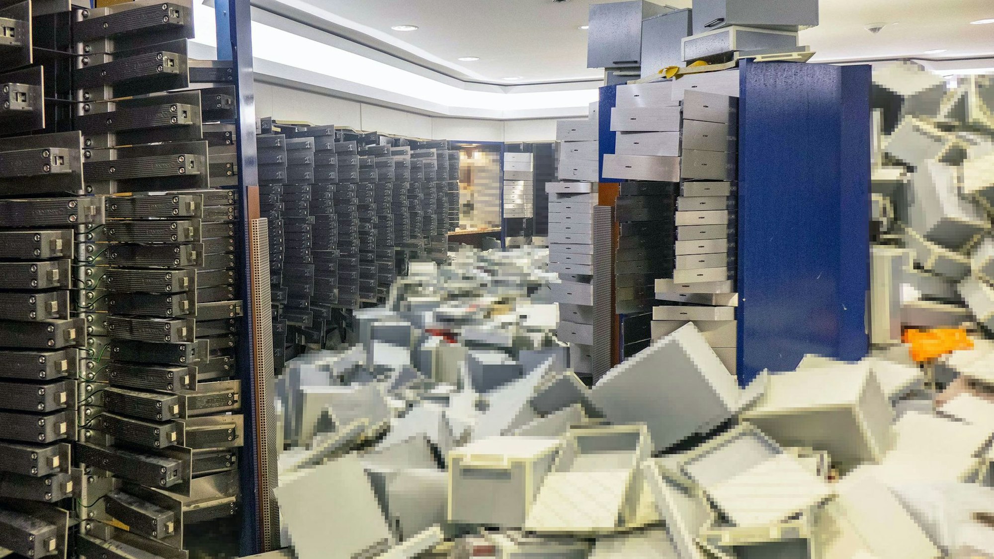 Überstunden bei Polizei wegen Sparkassen-Einbruch