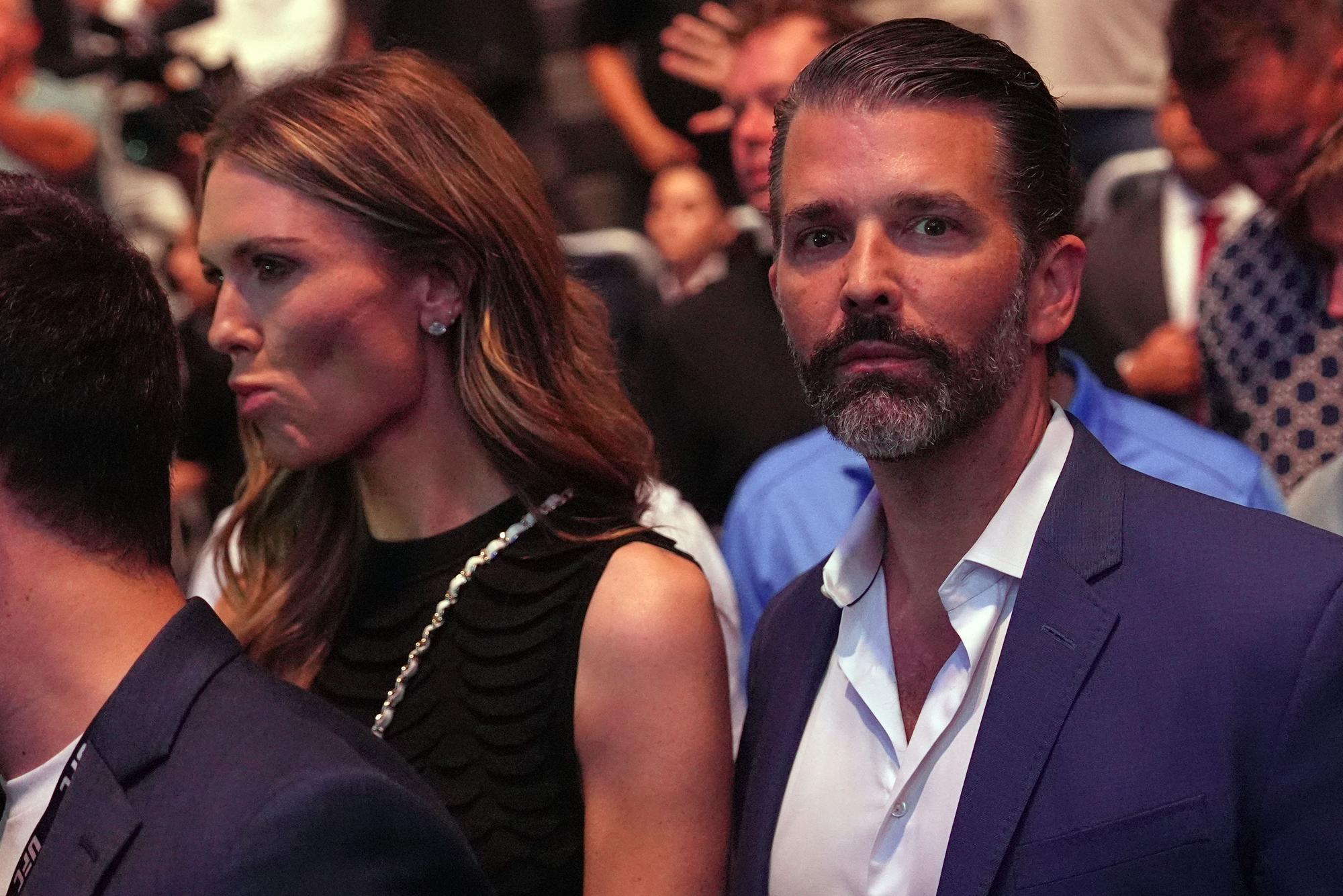 Donald Trump Jr. und seine Partnerin, das Model Bettina Anderson im April 2026 bei einem UFC-Kampf in Miami.