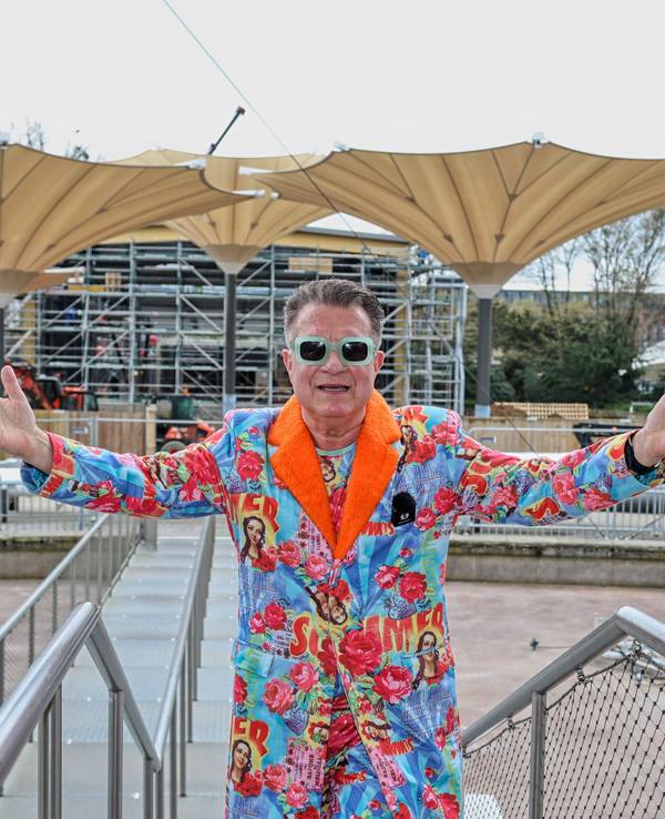 Entertainer Linus vor dem Tanzbrunnen.