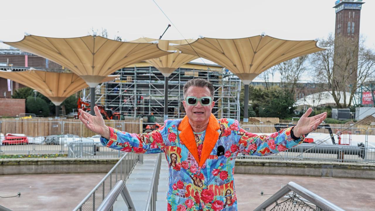 Entertainer Linus vor dem Tanzbrunnen.