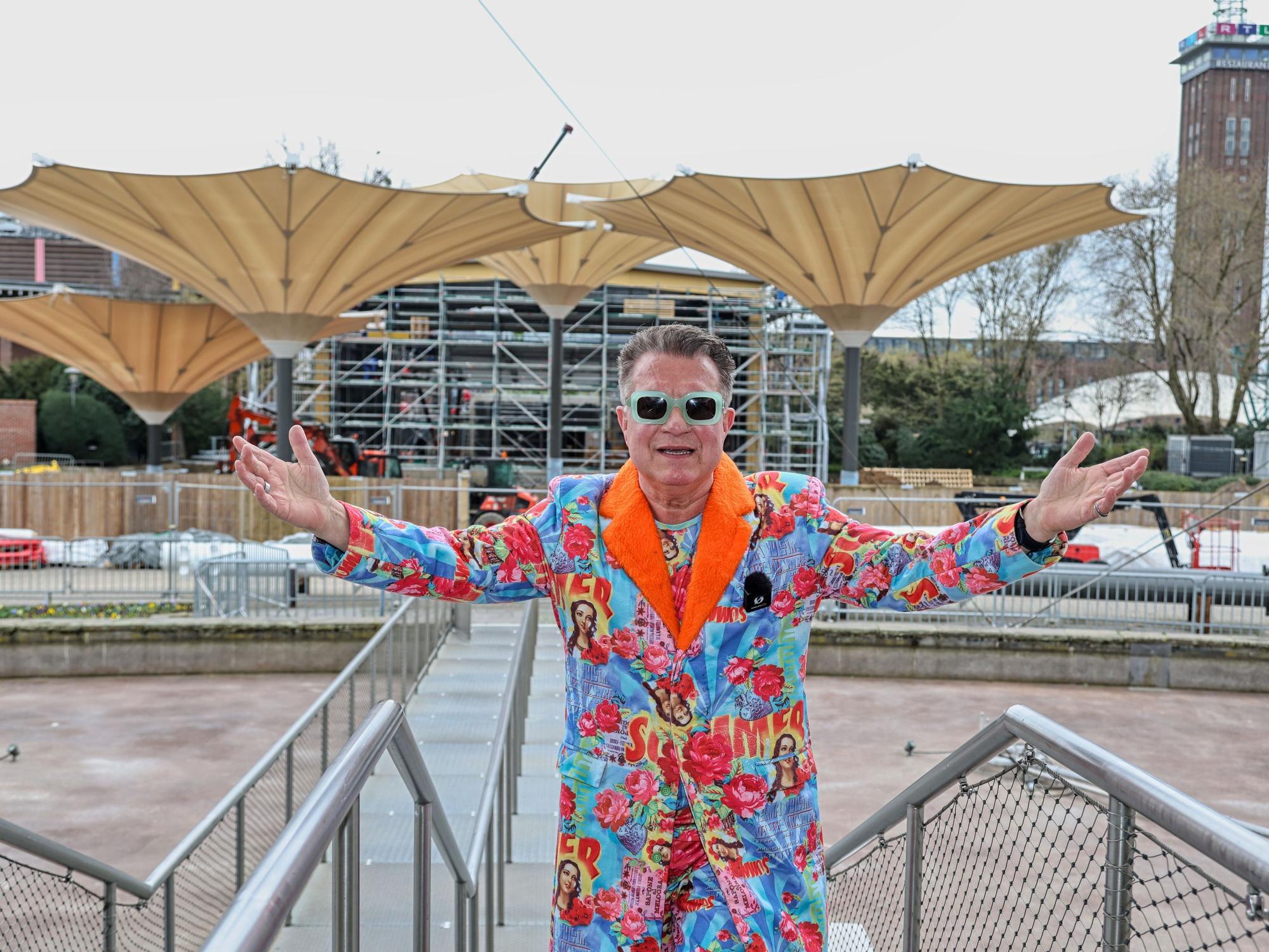 Entertainer Linus vor dem Tanzbrunnen.