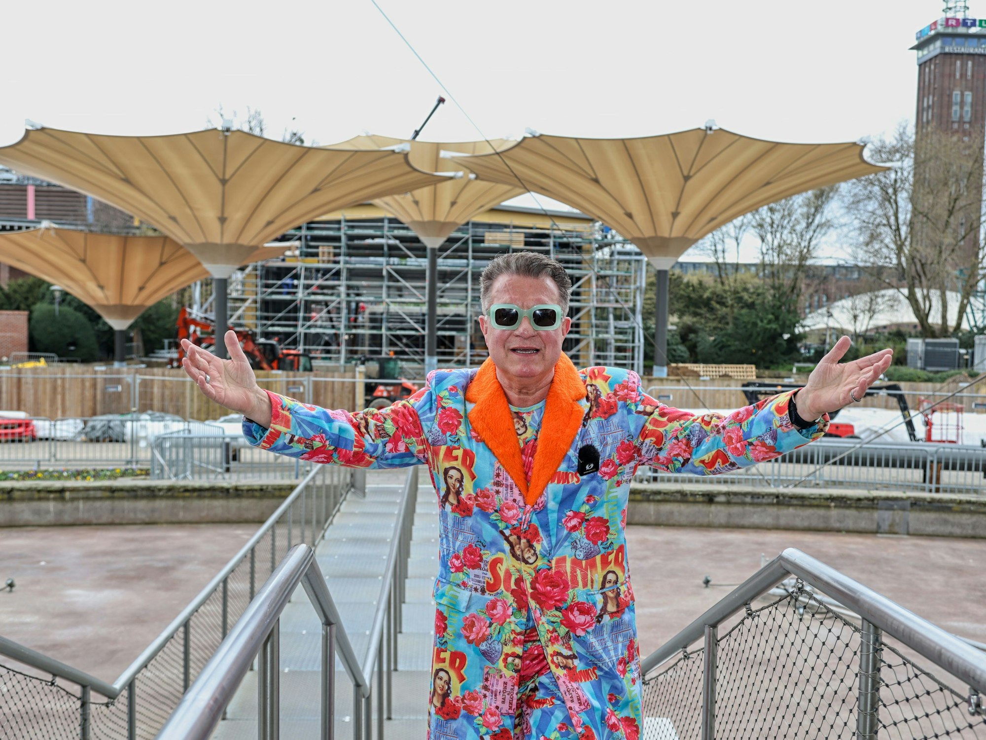 Entertainer Linus vor dem Tanzbrunnen.