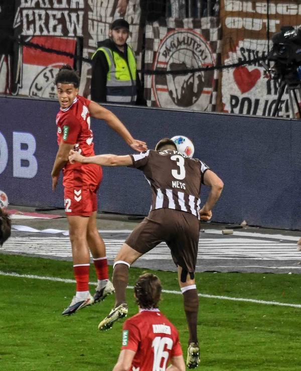 Karol Mets trifft gegen den 1. FC Köln.