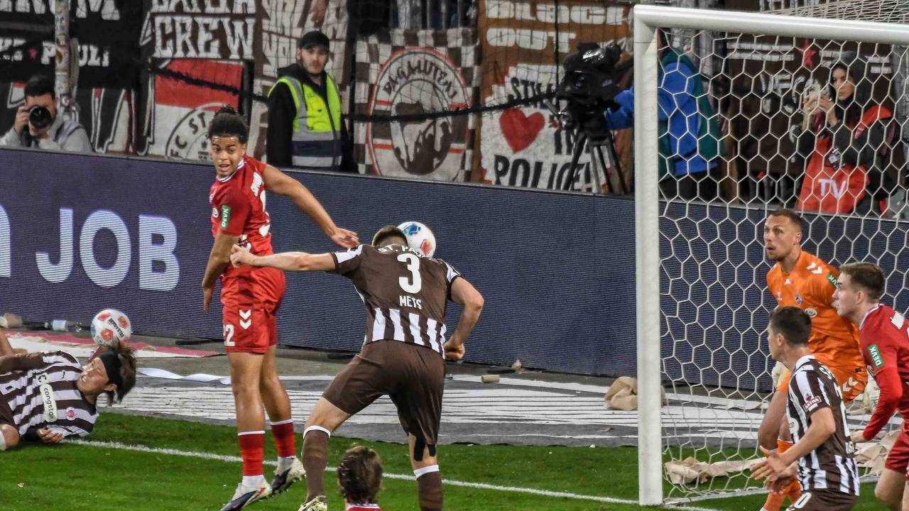 Karol Mets trifft gegen den 1. FC Köln.