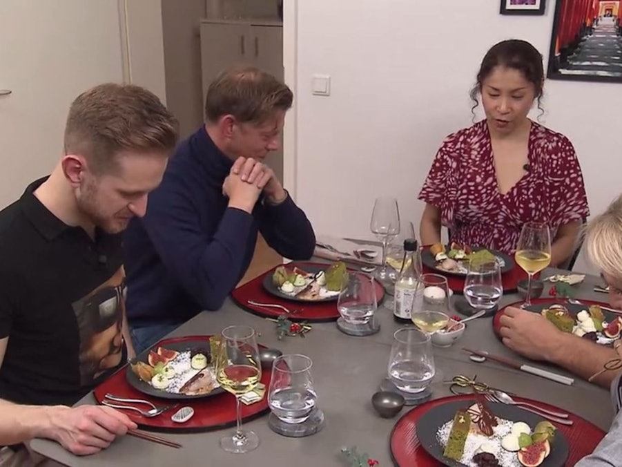 Kayo (Mitte) hat aus dem Dessert einen kulinarischen Zen-Garten gezaubert.
(Bild: RTL)