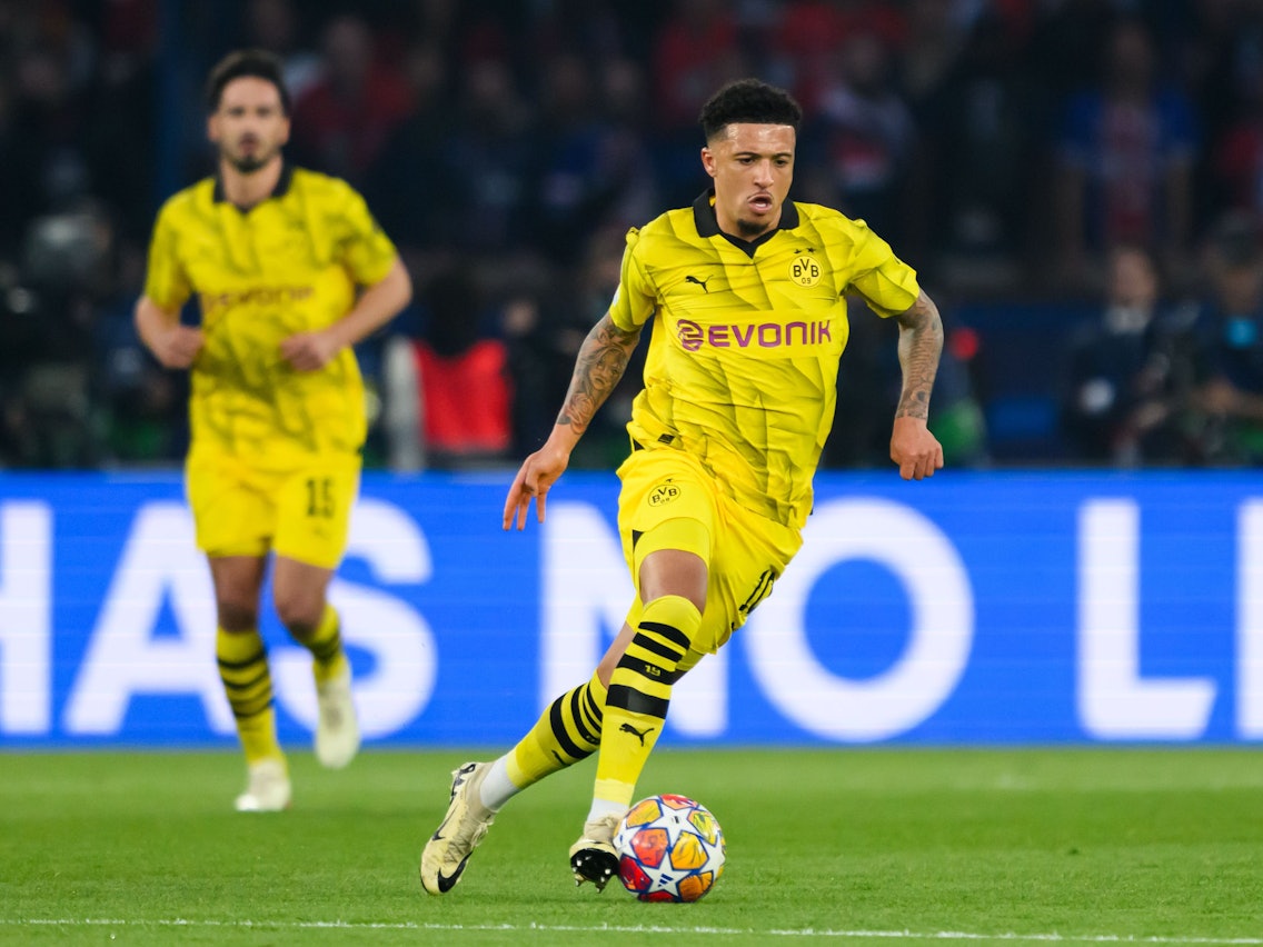 Jadon Sancho in Aktion mit Ball.