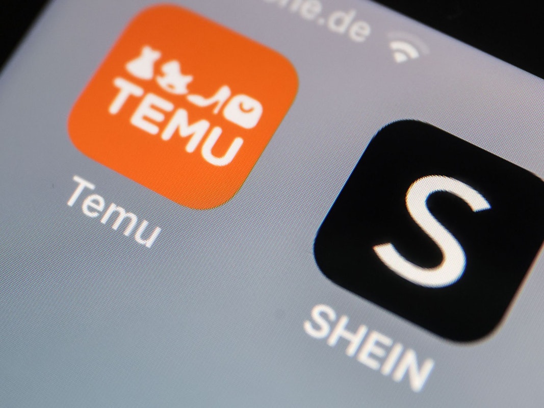 Die Apps der Internethändler Temu und Shein auf einem Smartphone