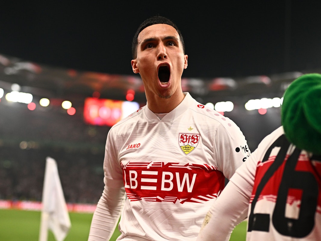 Bilal El Khannouss jubelt über das Tor zum 1:1 durch Undav.