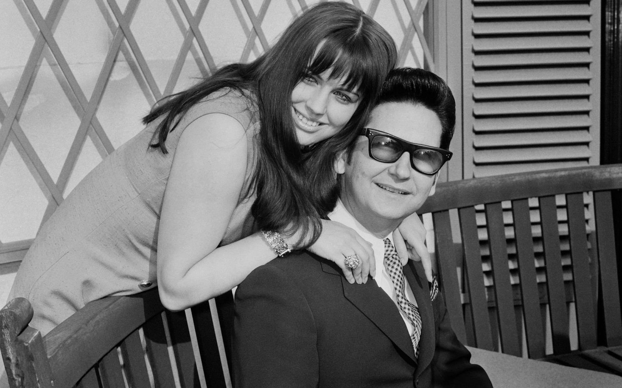 Nach dem Tod seiner ersten Ehefrau heiratete Roy Orbison 1969 die Deutsche Barbara Jakobs. (Bild: Evening Standard/Hulton Archive/Getty Images)