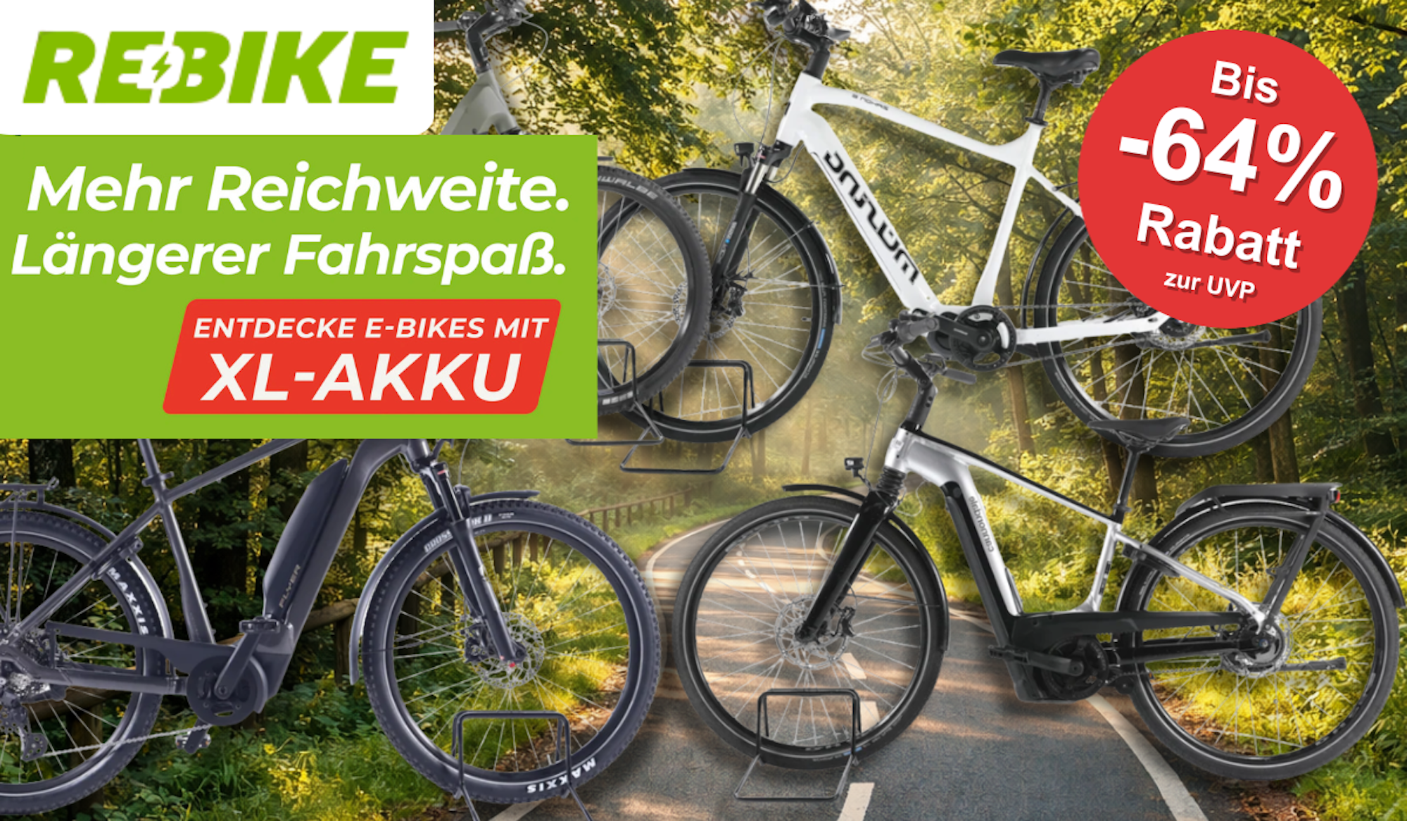 4 verschiedene E-Bikes mit XL-Akku vor einem Fahrradweg.
