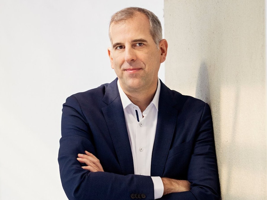 RTL-Senderchef Stephan Schmitter zeigte sich erleichtert über die geglückte Übernahme von Sky. (Bild: MG RTL D / Marina Rosa Weigl)