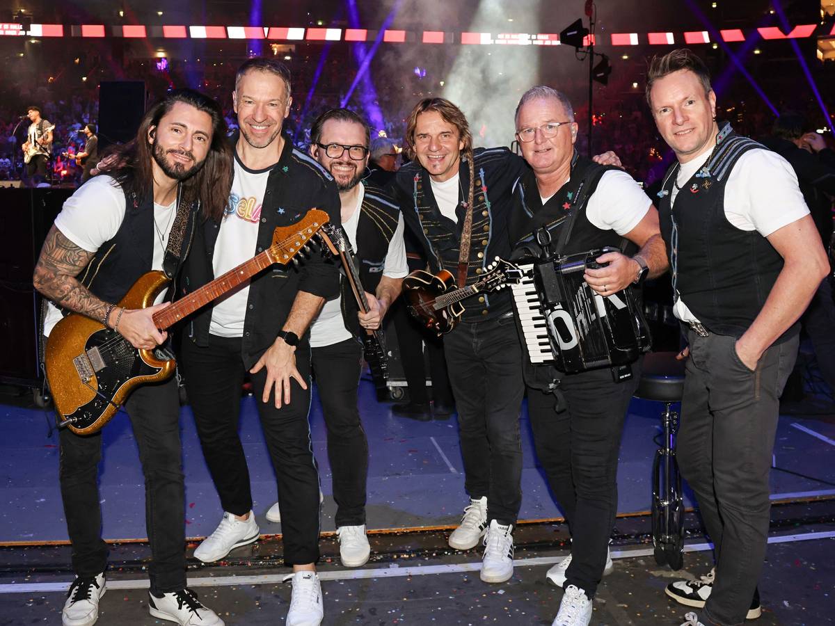Gruppenbild der Höhner vor einem Auftritt.