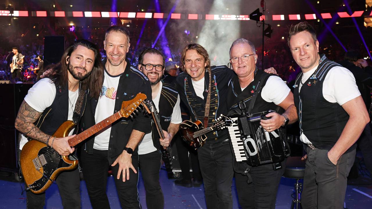 Gruppenbild der Höhner vor einem Auftritt.