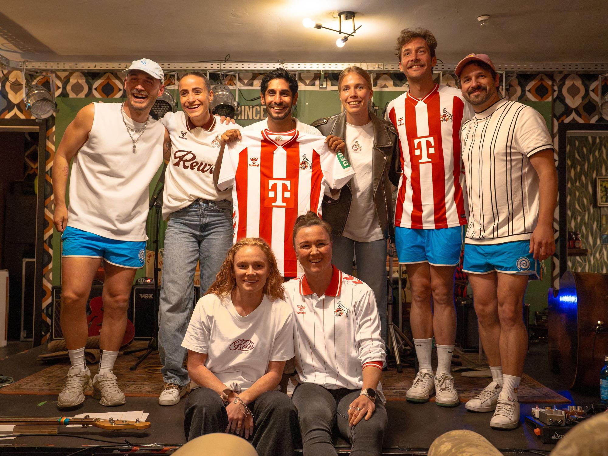Die FC-Frauen besuchten Planeschmalöör beim Konzert.