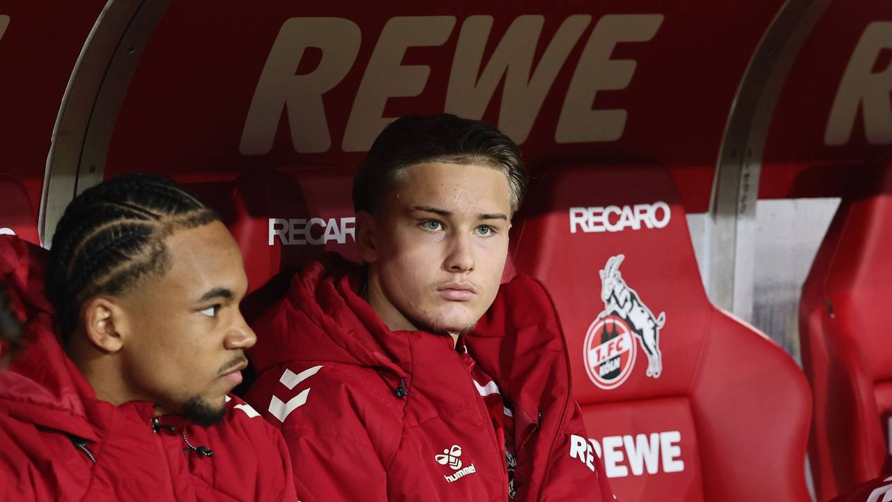 Youssoupha Niang und Fynn Schenten verfolgen das Spiel gegen die Bayern.