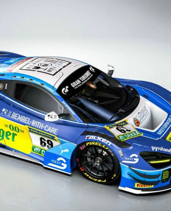In diesem Dörr McLaren 720S GT3 mit dem speziellen Schumi-Design geht Timo Glück am Nürburgring ins Rennen.