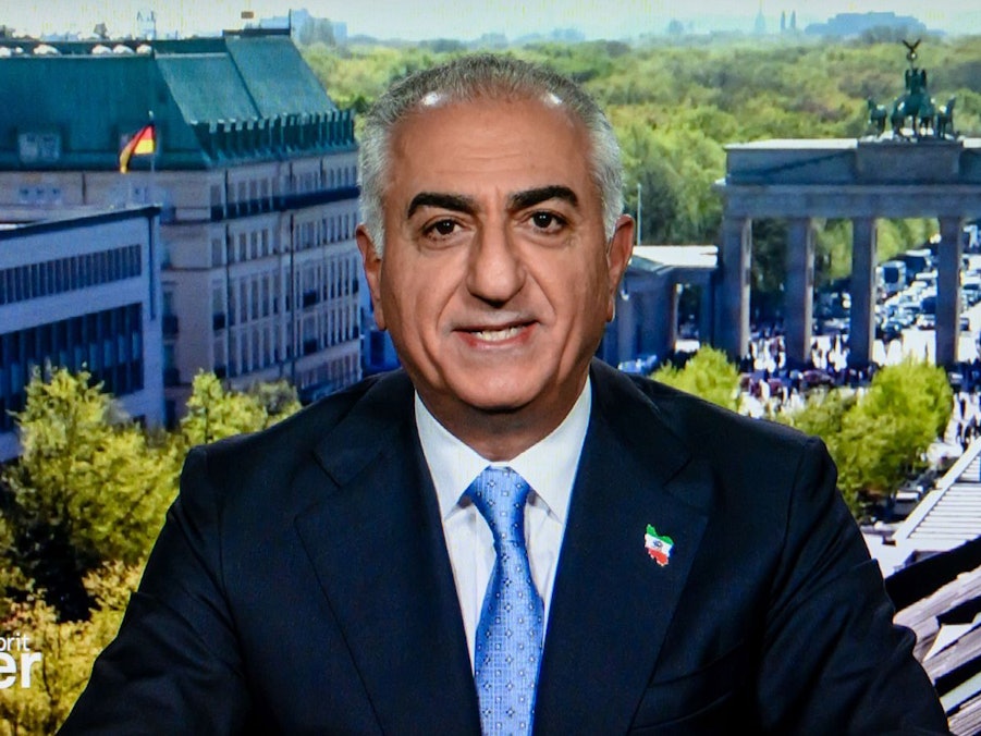 Reza Pahlavi kritisierte im „Maybrit Illner“-Interview die Haltung der Europäer zum Mullah Regime in Iran. (Bild: ZDF / Svea Pietschmann)