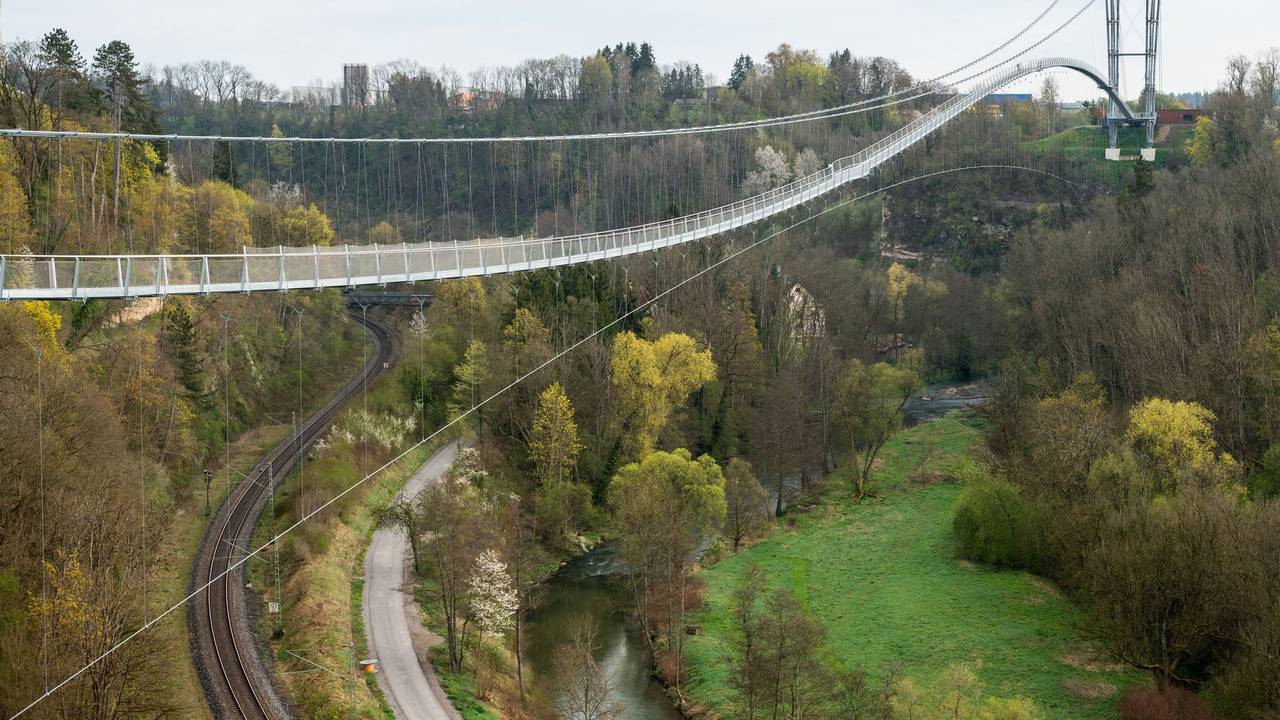 Fußgängerhängebrücke «Neckarline» in Rottweil