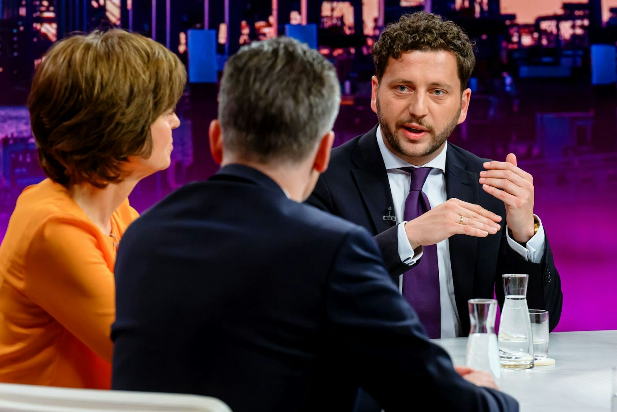 Felix Banaszak warf Kanzler Merz Angst vor der Bevölkerung vor. (Bild: ZDF / Svea Pietschmann)