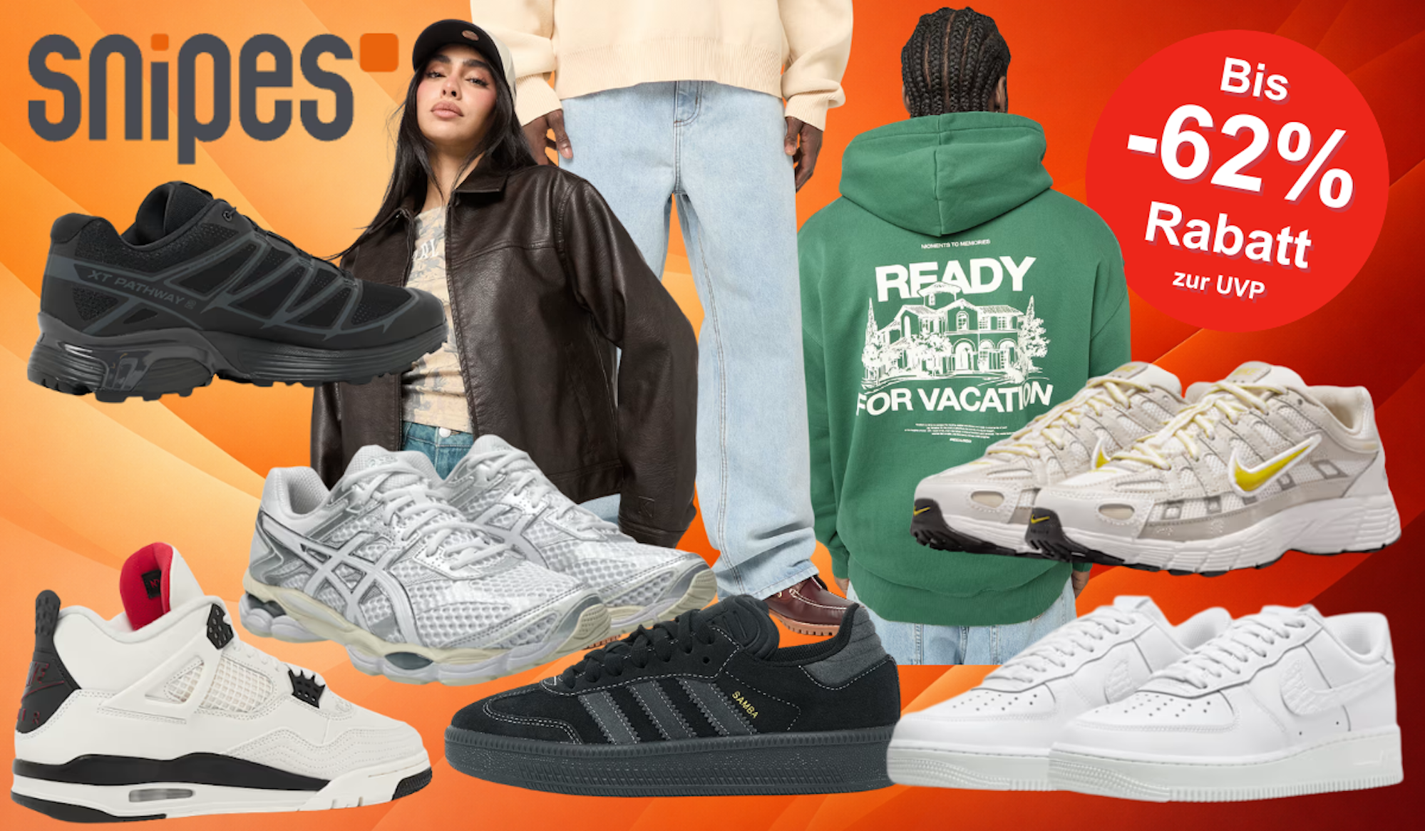 Eine Darstellung von verschiedenen Produkten aus dem SNIPES Sale vor einem orangenen Hintergund.