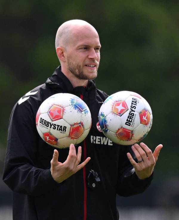 FC-Trainer René Wagner am Geißbockheim
