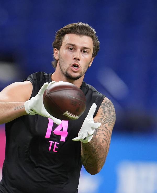Michigan Tight End Marlin Klein führt eine Übung beim NFL Football Scouting Combine durch.