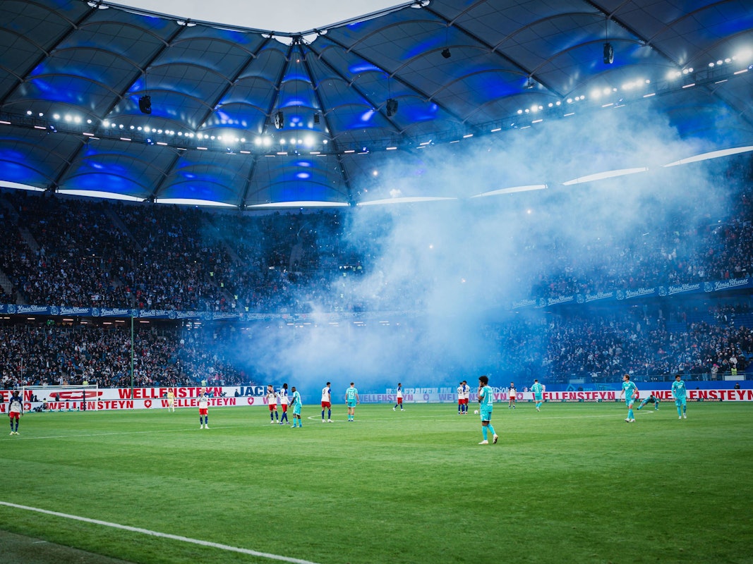 Blick ins Stadion beim Bundesliga-Topspiel HSV - Hoffenheim.