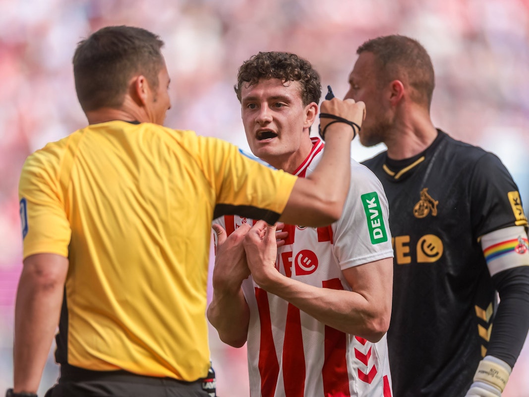 Eric Martel beschwert sich bei Robert Hartmann.