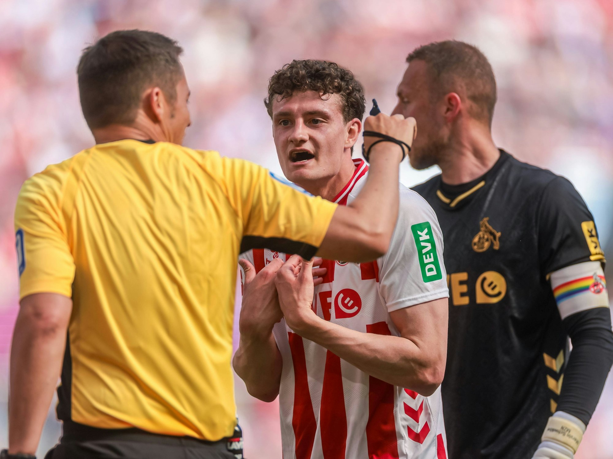 Eric Martel beschwert sich bei Robert Hartmann.