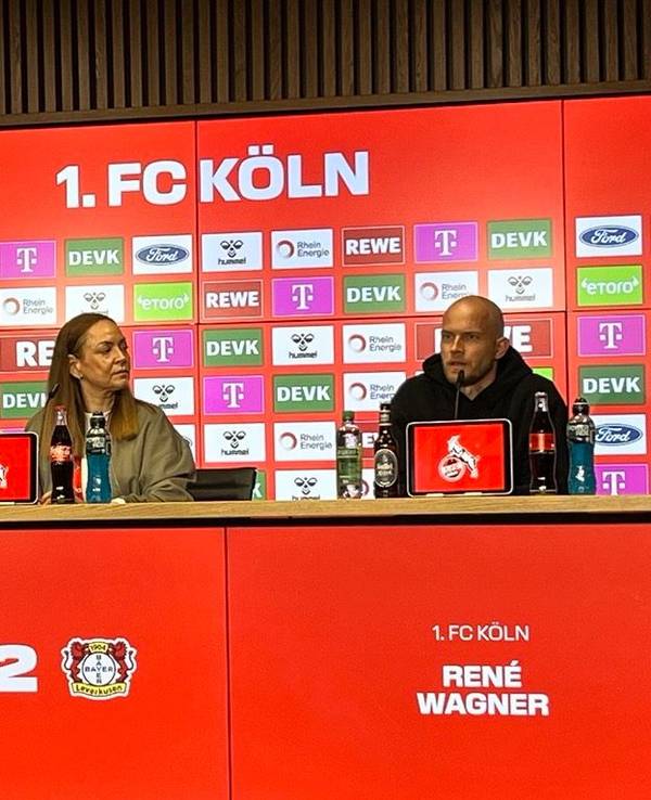 René Wagner, Kölns Pressesprecherin Lil Zercher, und Kasper Hjulmand am 25. April 2026 auf der Pressekonferenz nach dem Spiel.
