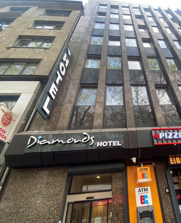 Das „Diamonds Hotel“ am Hohenzollernring.