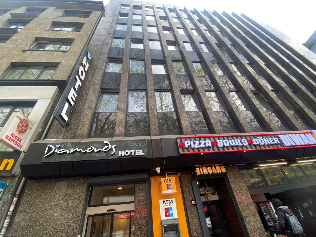 Das „Diamonds Hotel“ am Hohenzollernring.