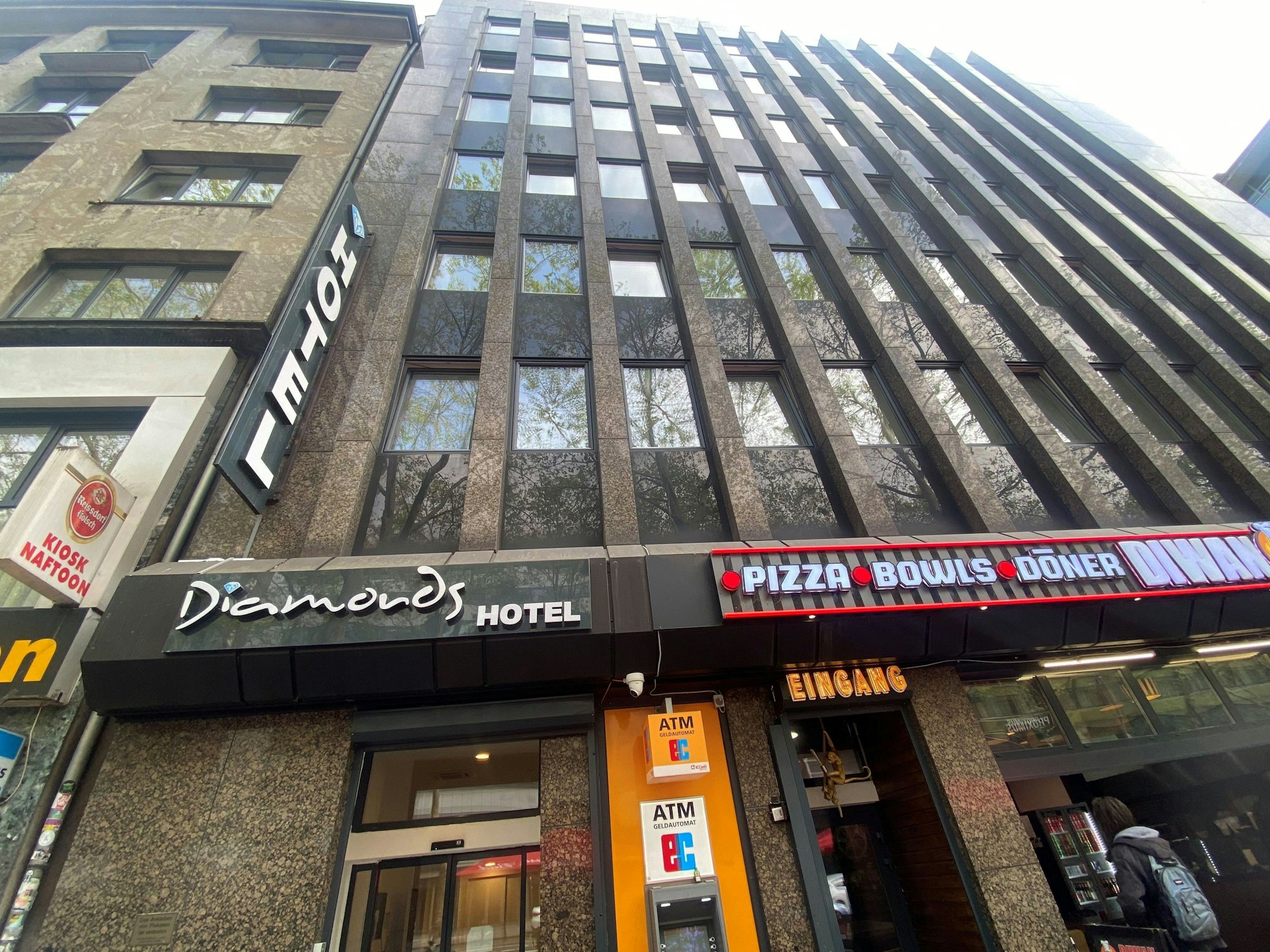 Das „Diamonds Hotel“ am Hohenzollernring.