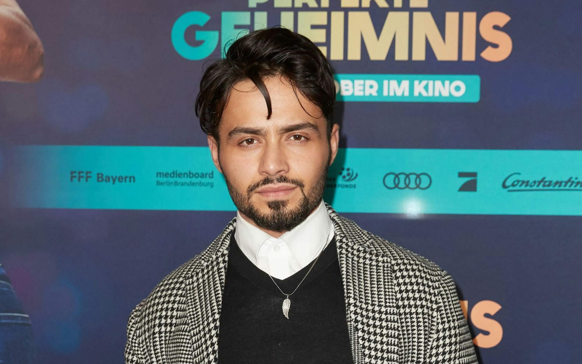 Aram Arami (32) landete mit seiner Familie im Asylheim in Neukölln, als er drei Jahre alt war. „Ja, auch ich musste schon Krisen bewältigen.“ Wie er das geschafft hat, verrät er im Gespräch mit der Agentur teleschau. (Bild: 2019 Getty Images/Sebastian Reuter)