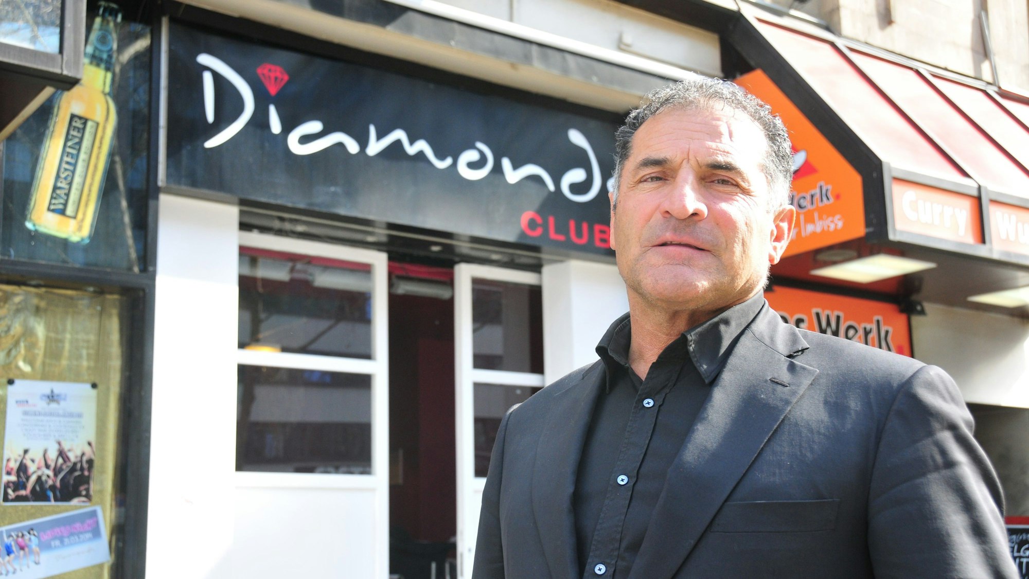 Yahya Firat vor der Discothek Diamonds Foto: Oliver Meyer