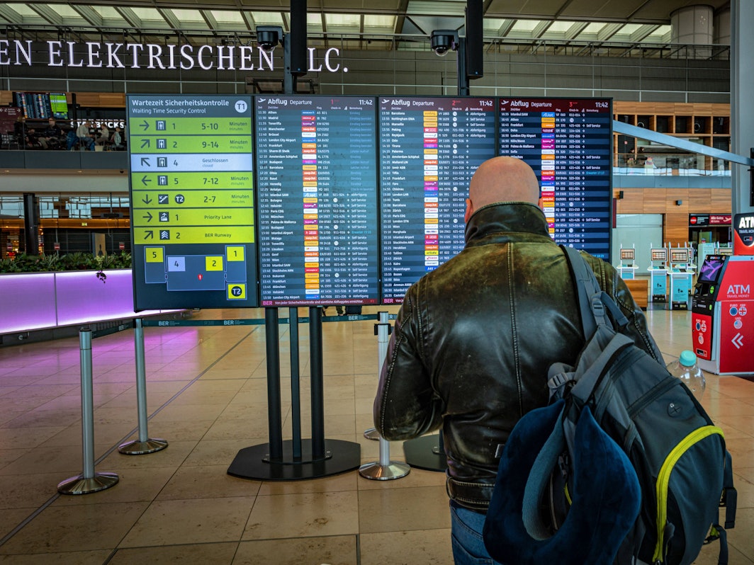 Der aus dem geschlossenen Maßregelvollzug in Köln entwichenen, 44-jährigen Alexander G. wurde im Flughafen Berlin Brandenburg (BER) festgenommen (Symbolbild).