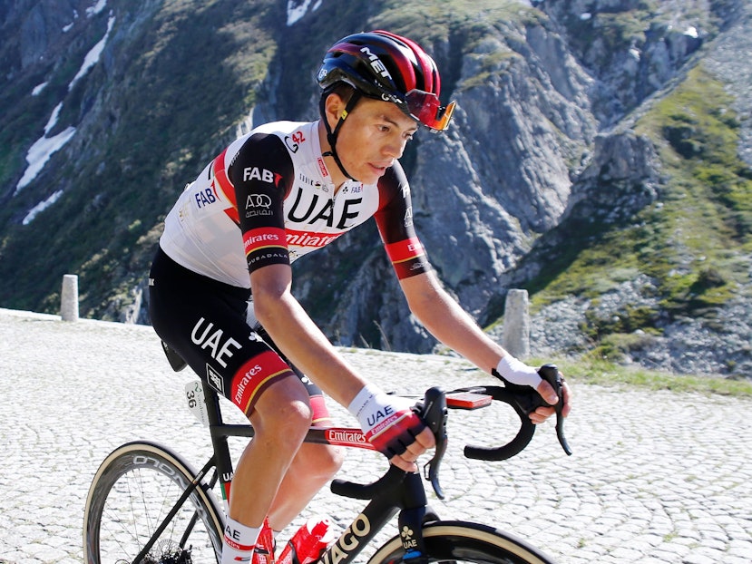 Radprofi Cristian Camilo Munoz fährt einen Berg hoch.