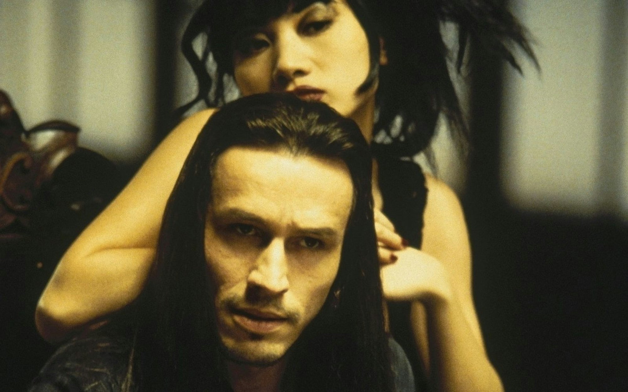 Der eiskalte Killer Top Dollar (Michael Wincott) und seine perverse Grausamkeiten liebende Lebensgefährtin Myca (Bai Ling) haben die Stadt mit ihrer brutalen Gang unter Kontrolle. (Bild: Dimension Films)