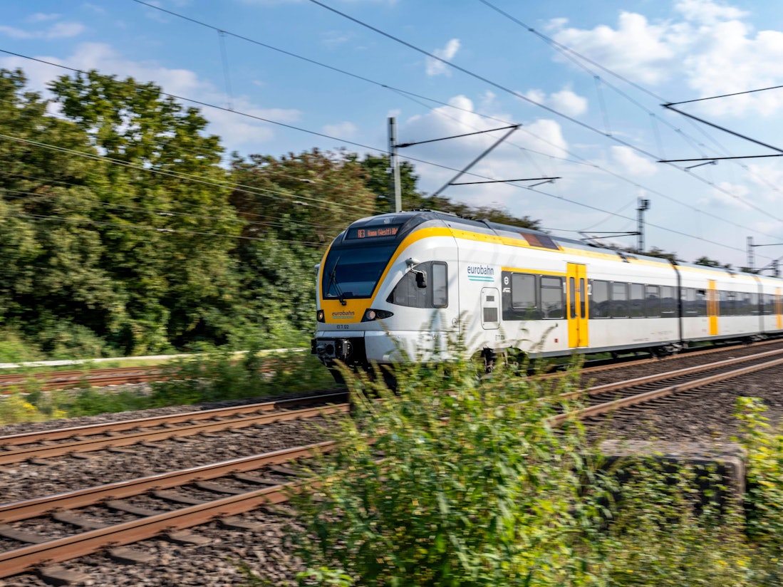 Ein Mann zieht sich im RE3 komplett aus (Archivbild).