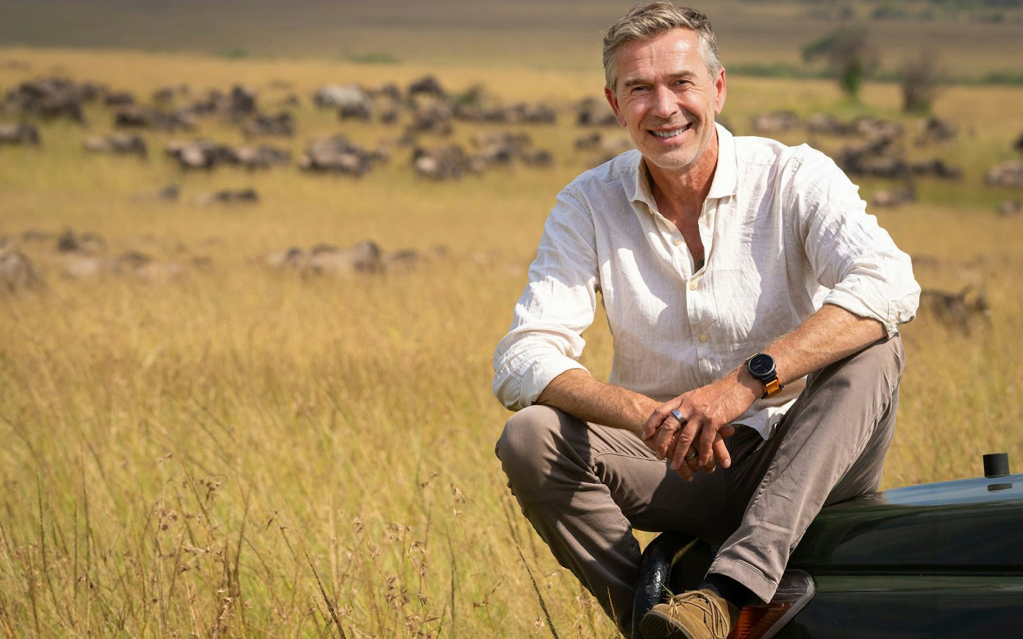 Naturjournalist Dirk Steffens feiert als neues Gesicht der Reihe „Erlebnis Erde“ seine Premiere im Ersten. (Bild: NDR/Oliver Roetz)
