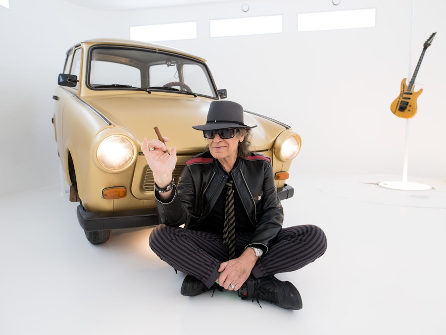 Goldener Trabant und Udo Lindenberg