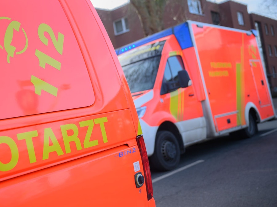 Notarzt und Rettungswagen