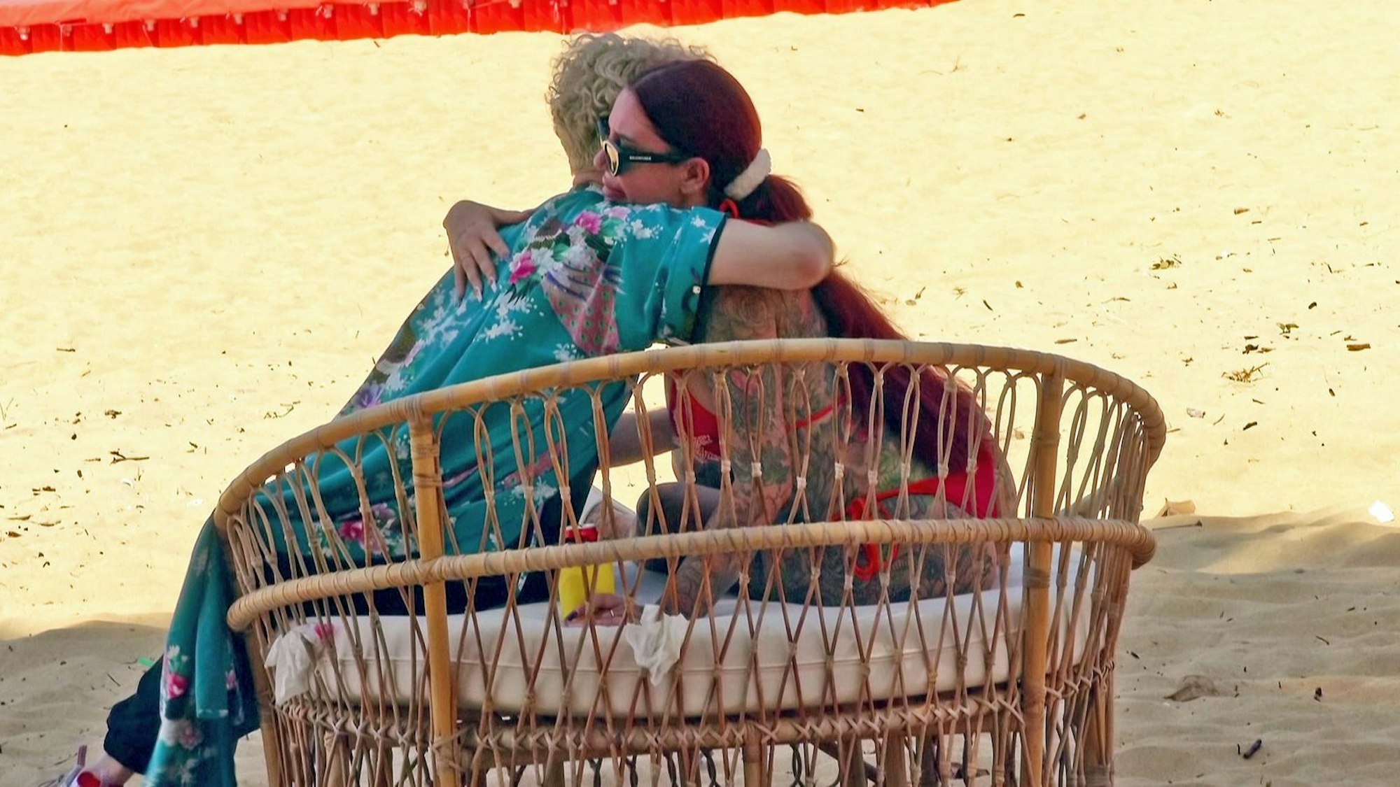 Am Ende versöhnen Sam und Kate sich doch. (Bild: RTLZWEI)