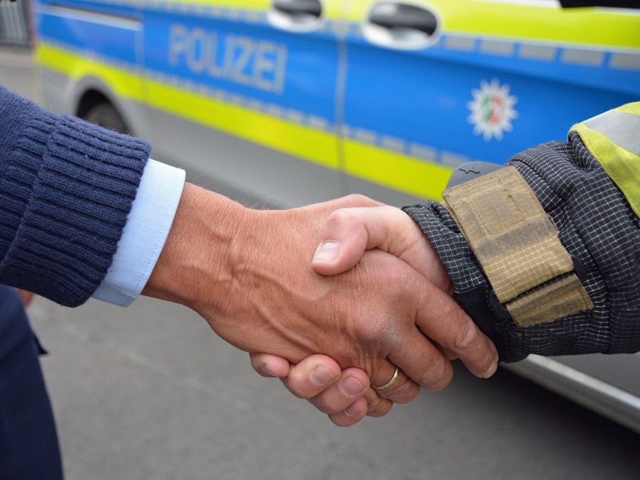 Eine brennende Gartenlaube in Langenfeld.